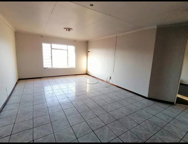 2 BEDROOM TOWNHOUSE FOR SALE IN SONNEVELD